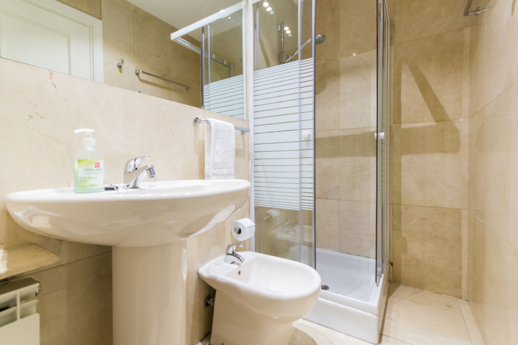 Apartamentos Mlr San Gines Madrid Bagian luar foto